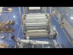 Die Wekkers packen nicht gewebten Stoff.