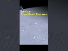 Hydrophobische Vliesstoffe lehnen das Eindringen von Wasser ab, sind nicht vollständig wasserdicht.
